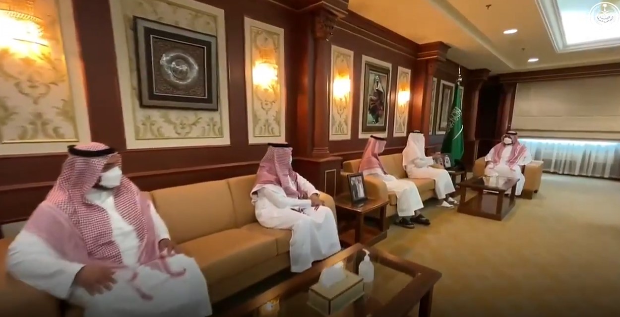 سمو نائب أمير جازان يلتقي رئيس اللجنة الوطنية العقارية باتحاد الغرف السعودية